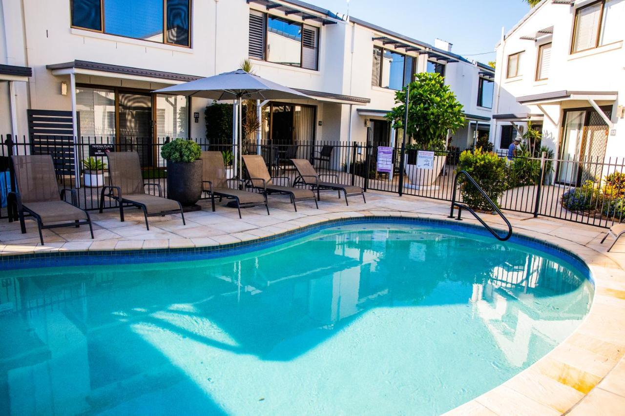 2 Bedroom Renovated Townhouse, Walk To Noosa River Apartment *