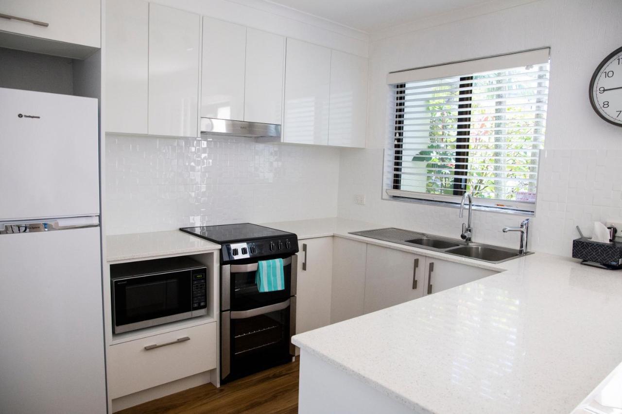 2 Bedroom Renovated Townhouse, Walk To Noosa River Apartment *