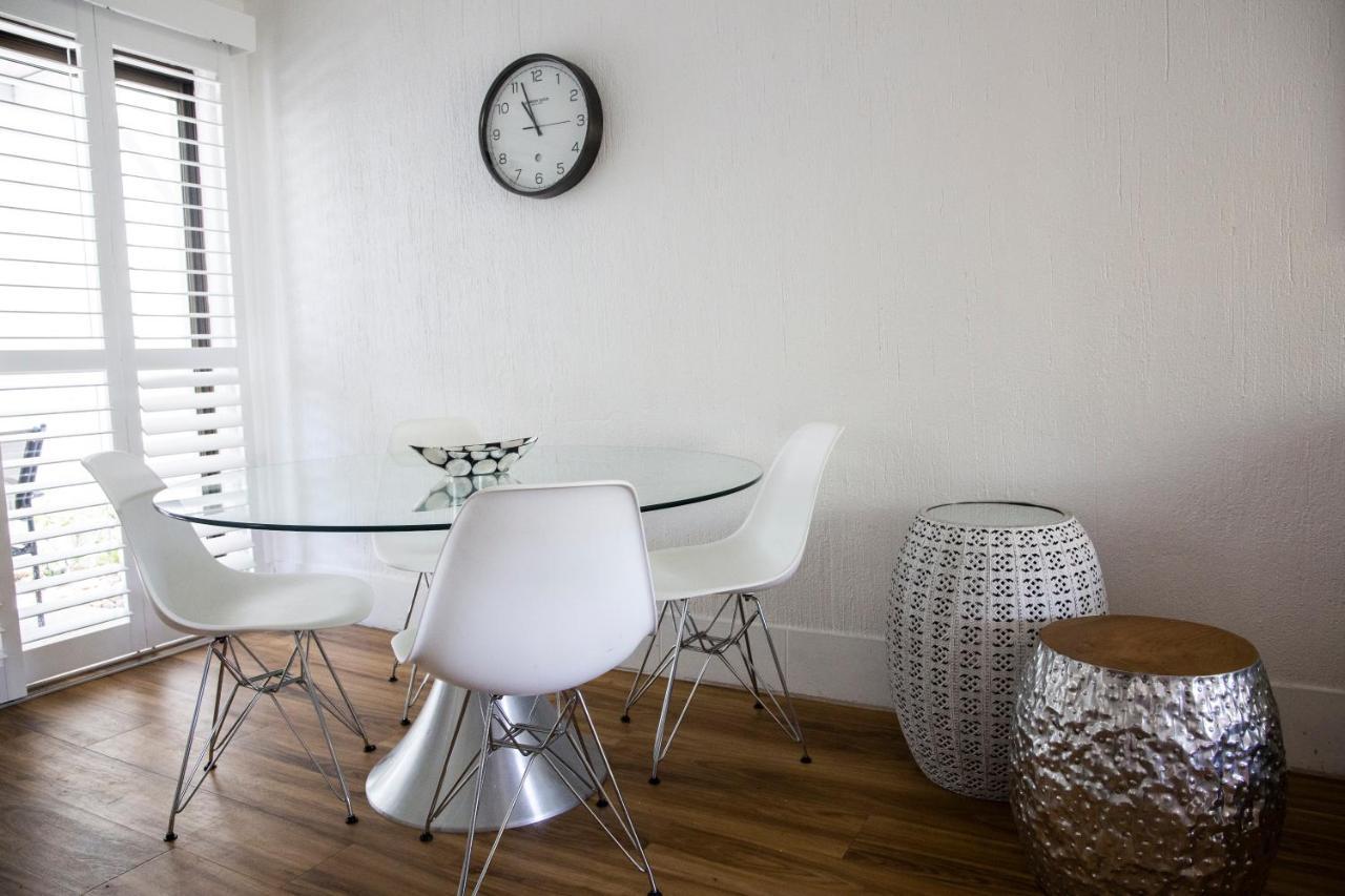 Apartment 2 Bedroom Renovated Townhouse, Walk To Noosa River *