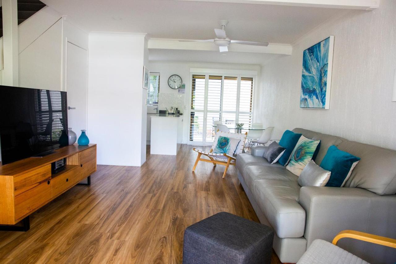 Apartment 2 Bedroom Renovated Townhouse, Walk To Noosa River Noosaville