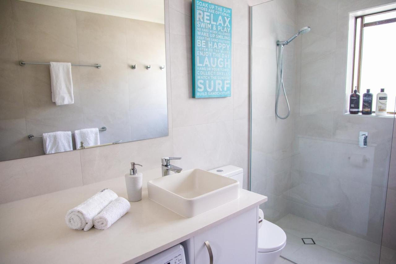 Apartment 2 Bedroom Renovated Townhouse, Walk To Noosa River *